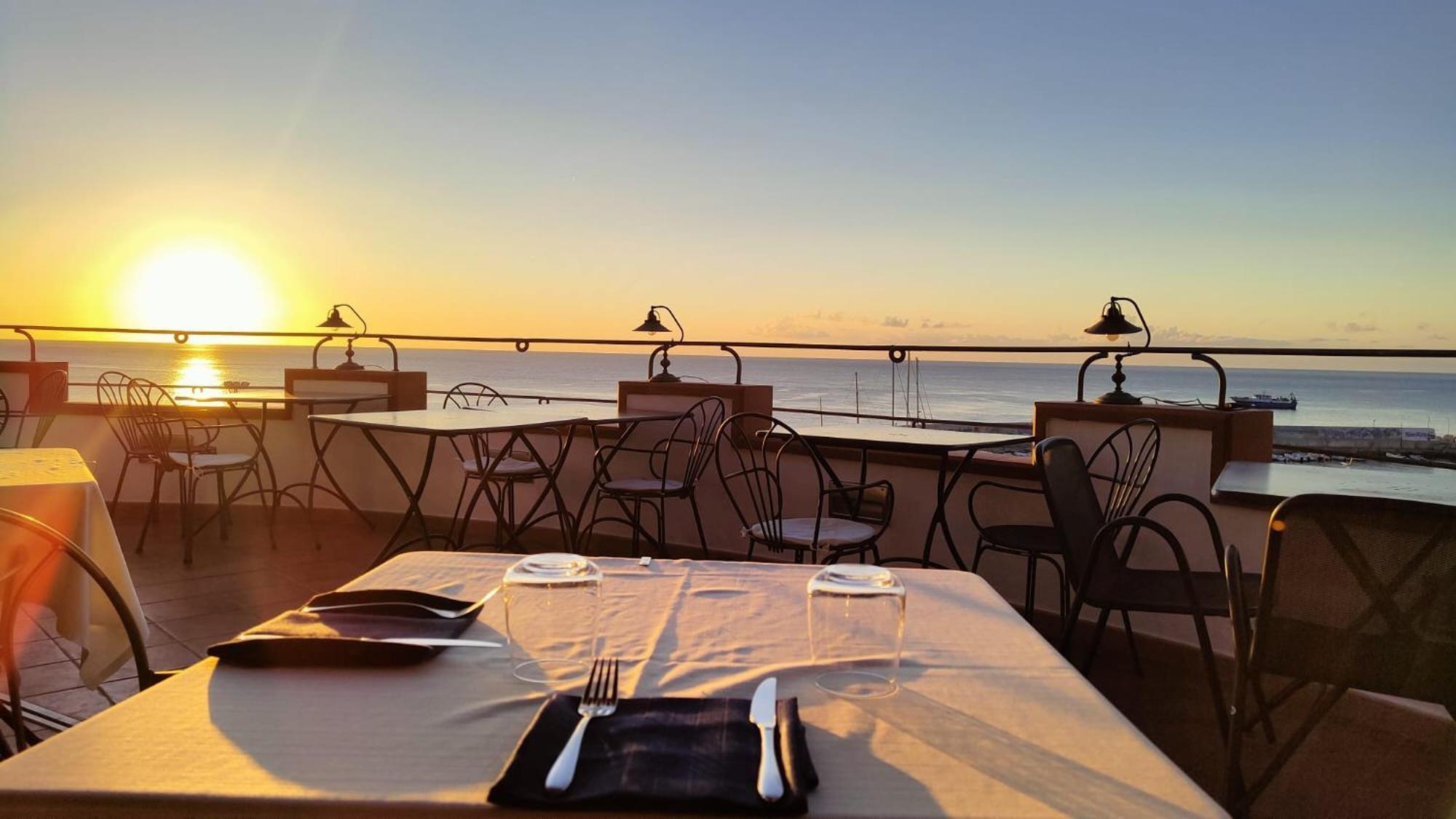 Bue Marino Hotel & Roof Lounge Cala Gonone Bagian luar foto