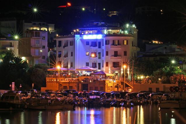 Bue Marino Hotel & Roof Lounge Cala Gonone Bagian luar foto